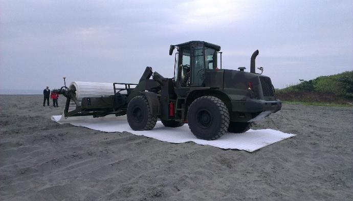 Front Loader Mounted Dispenser™