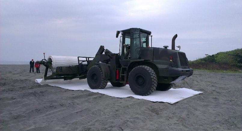 Front Loader Mounted Dispenser™